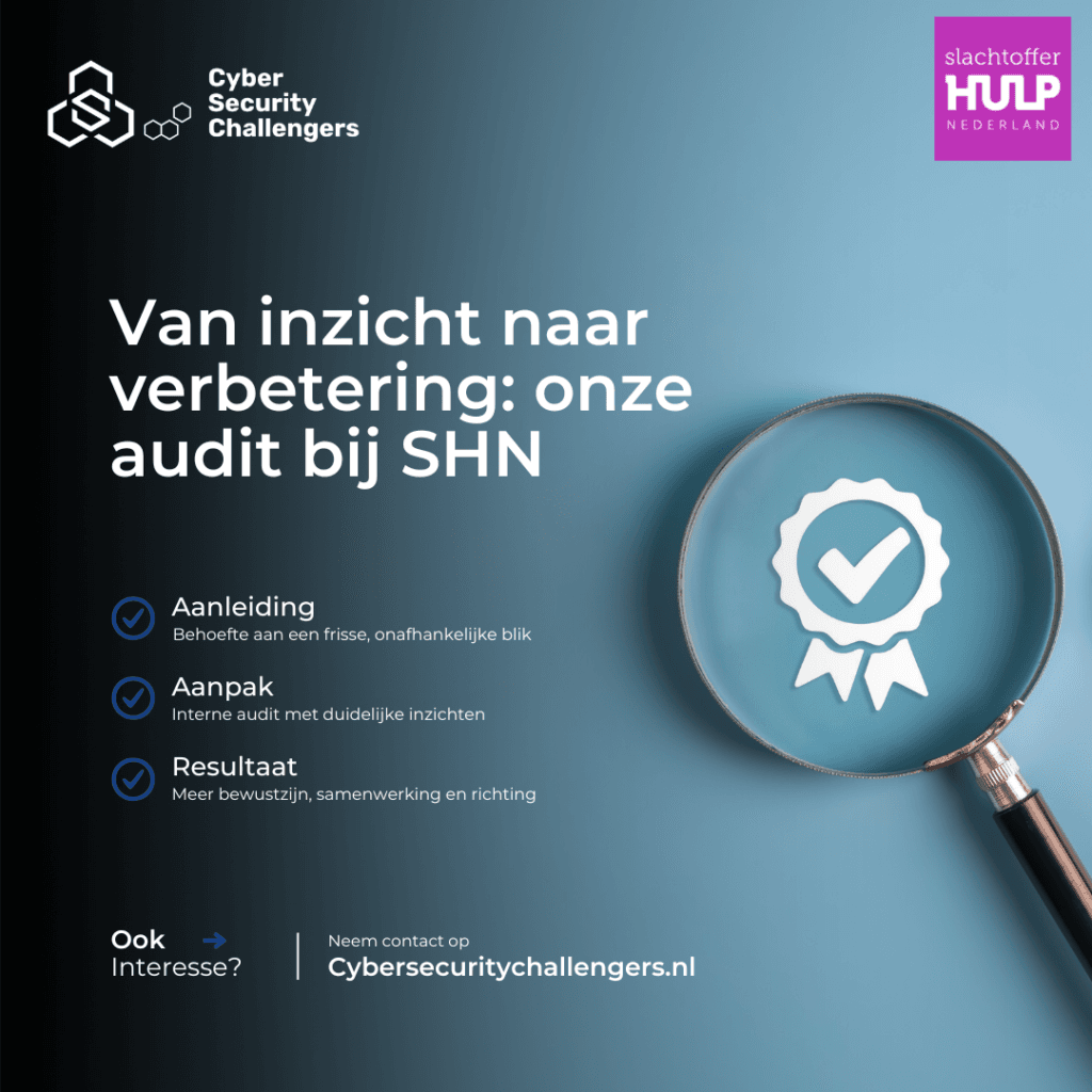 De afbeelding toont een achtergrond wat van licht naar schaduw gaat van rechts naar links. Rechts staat een vergrootglas met erin een keurmerk. Link staat de tekst Van inzicht naar verbetering: onze audit bij SHN met daaronder drie koppen van het artikel